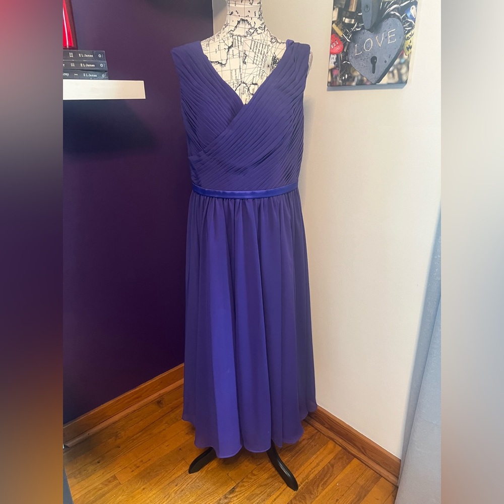 Jj’s House Sleeveless Gown Nwt